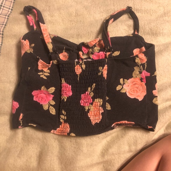 3 small crop tops - Picture 7 of 8